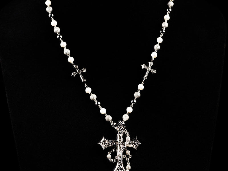 Rosario de oro by Maestros Joyeros: fe, estilo y elegancia de un regalo atemporal