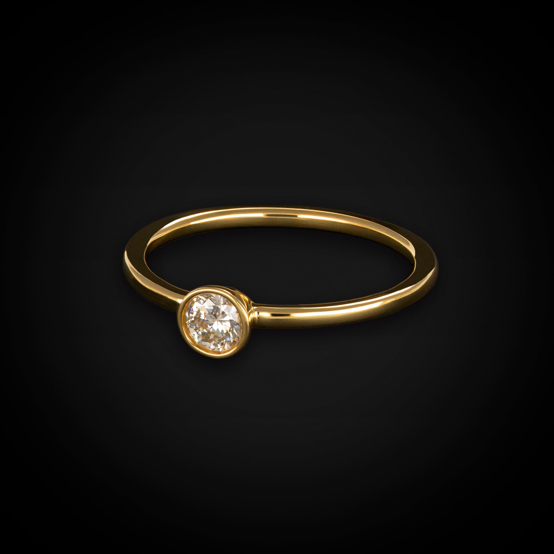 Anillo Liso con Marco Redondo 14k Oro Amarillo con Diamante + Estuche