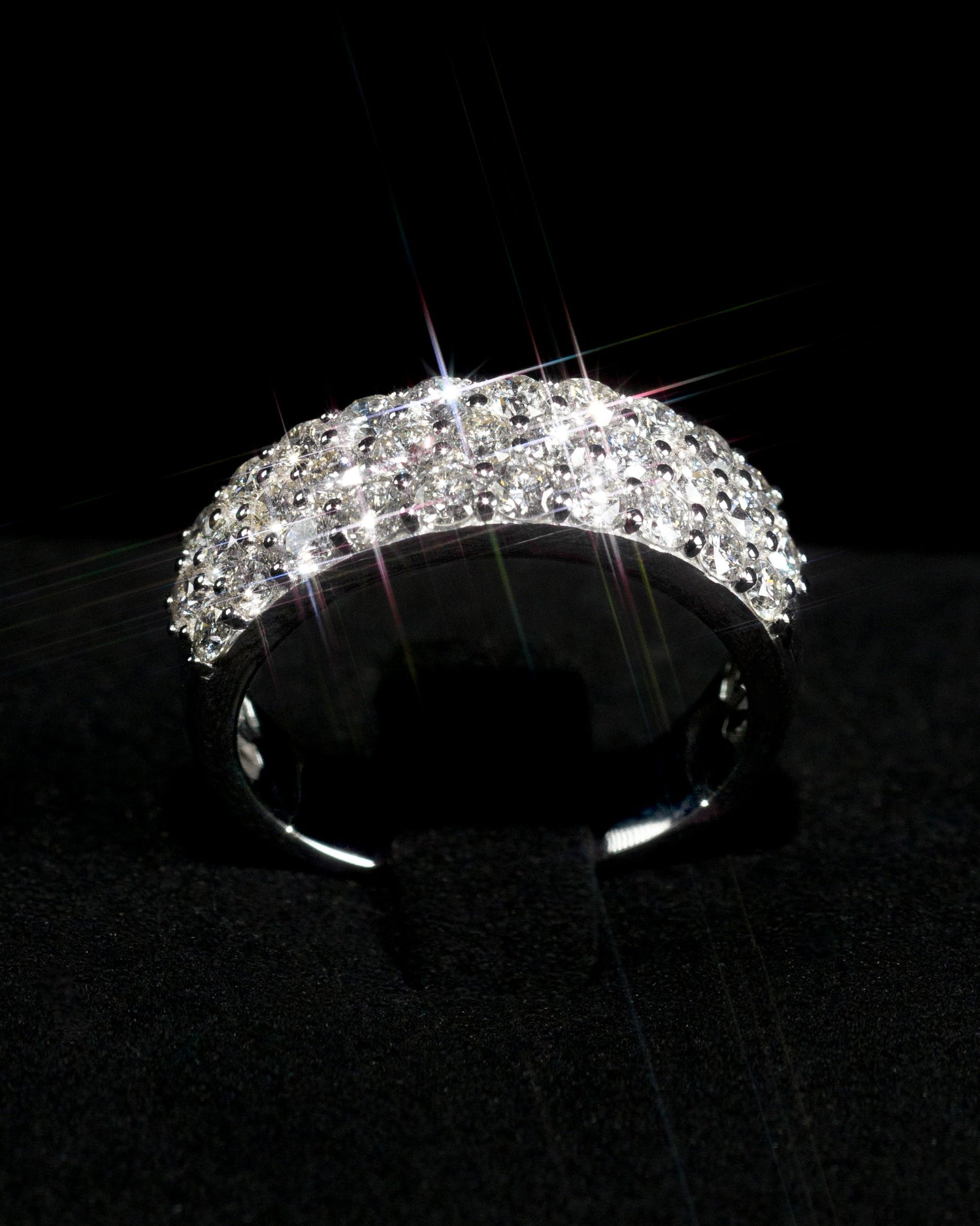 Un anillo de diamantes es un regalo atemporal para cualquier ocasión.