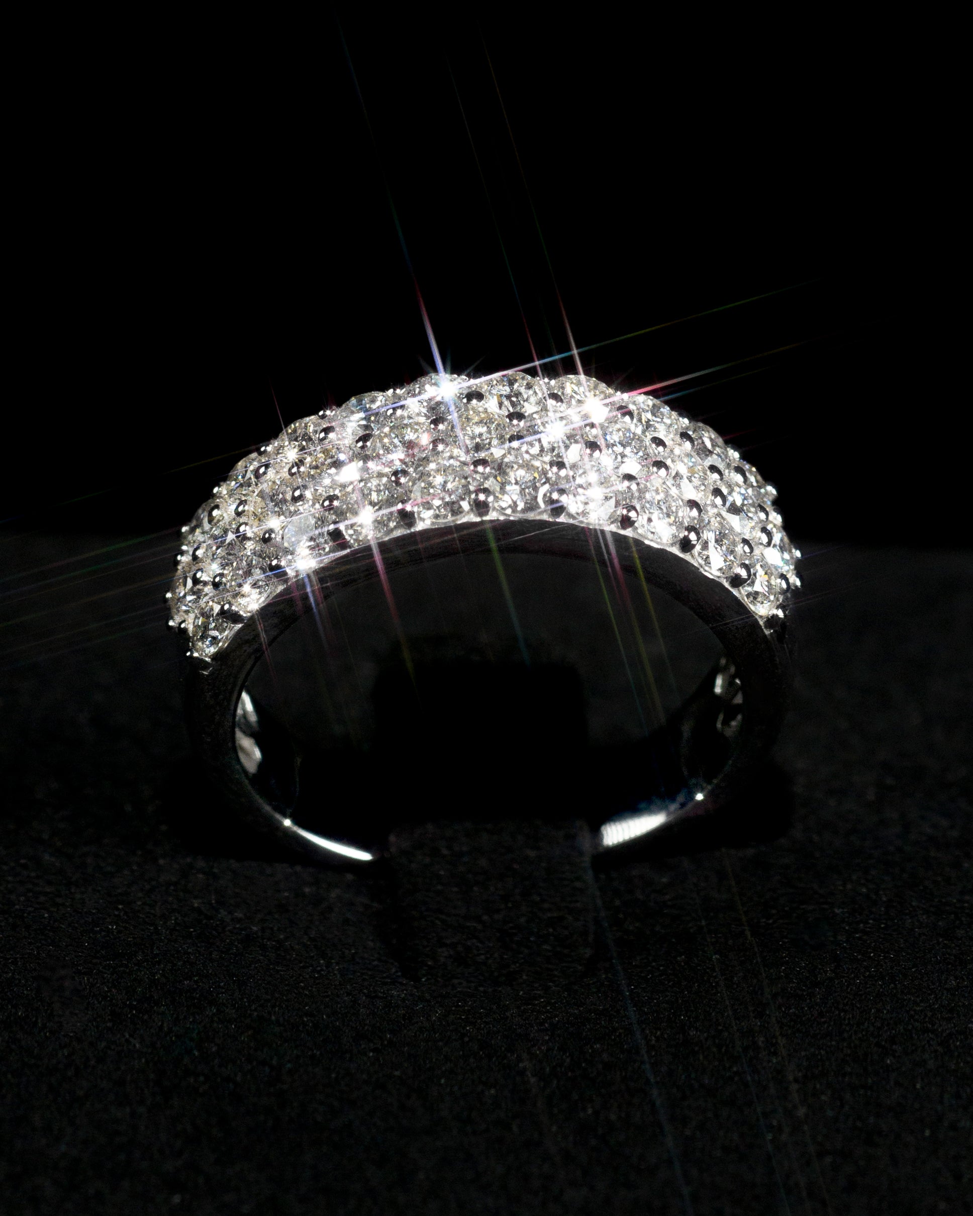 Un anillo de diamantes es un regalo atemporal para cualquier ocasión.