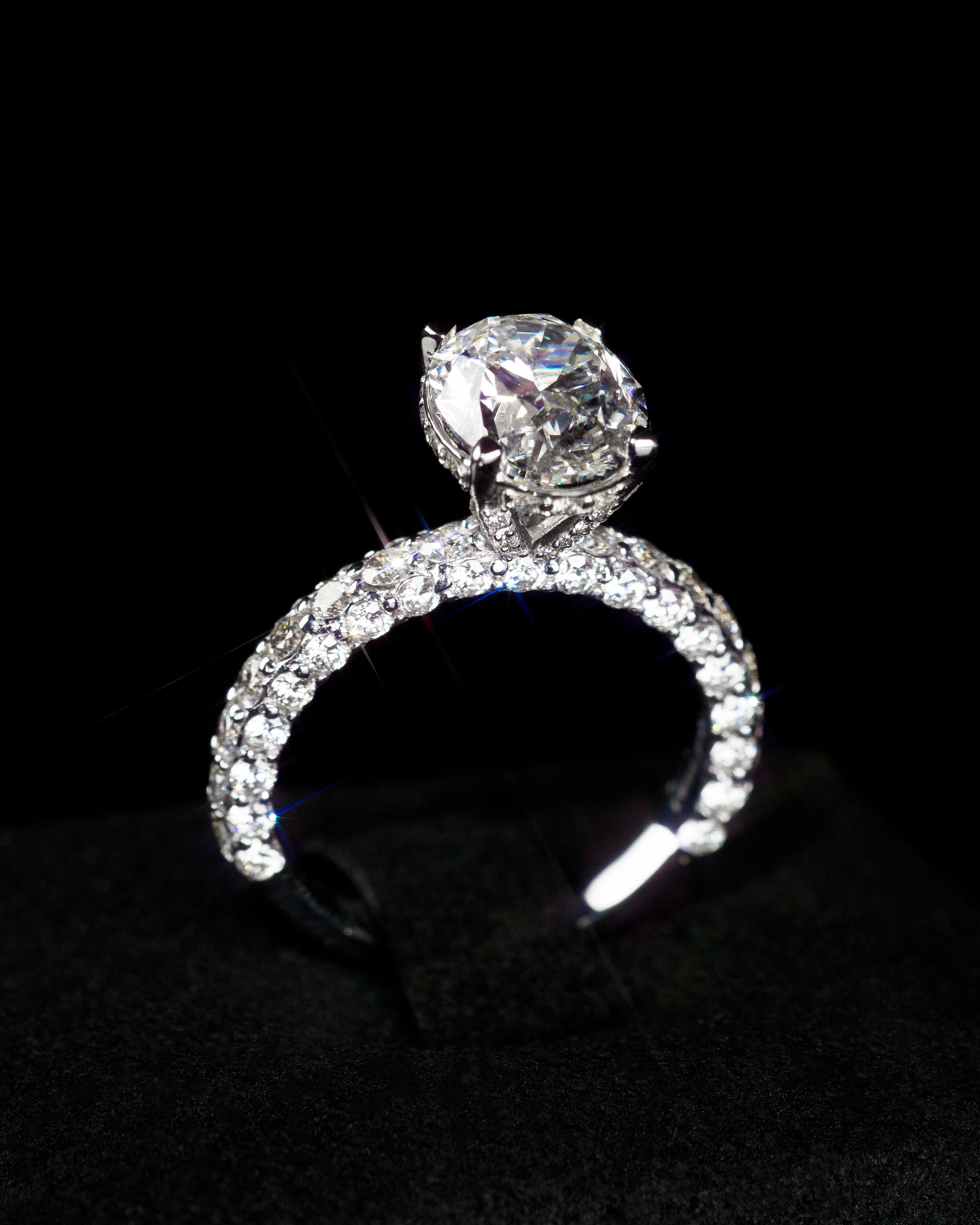 Los anillos de compromiso en Maestros Joyeros son el regalo ideal para el 14 fabrero.