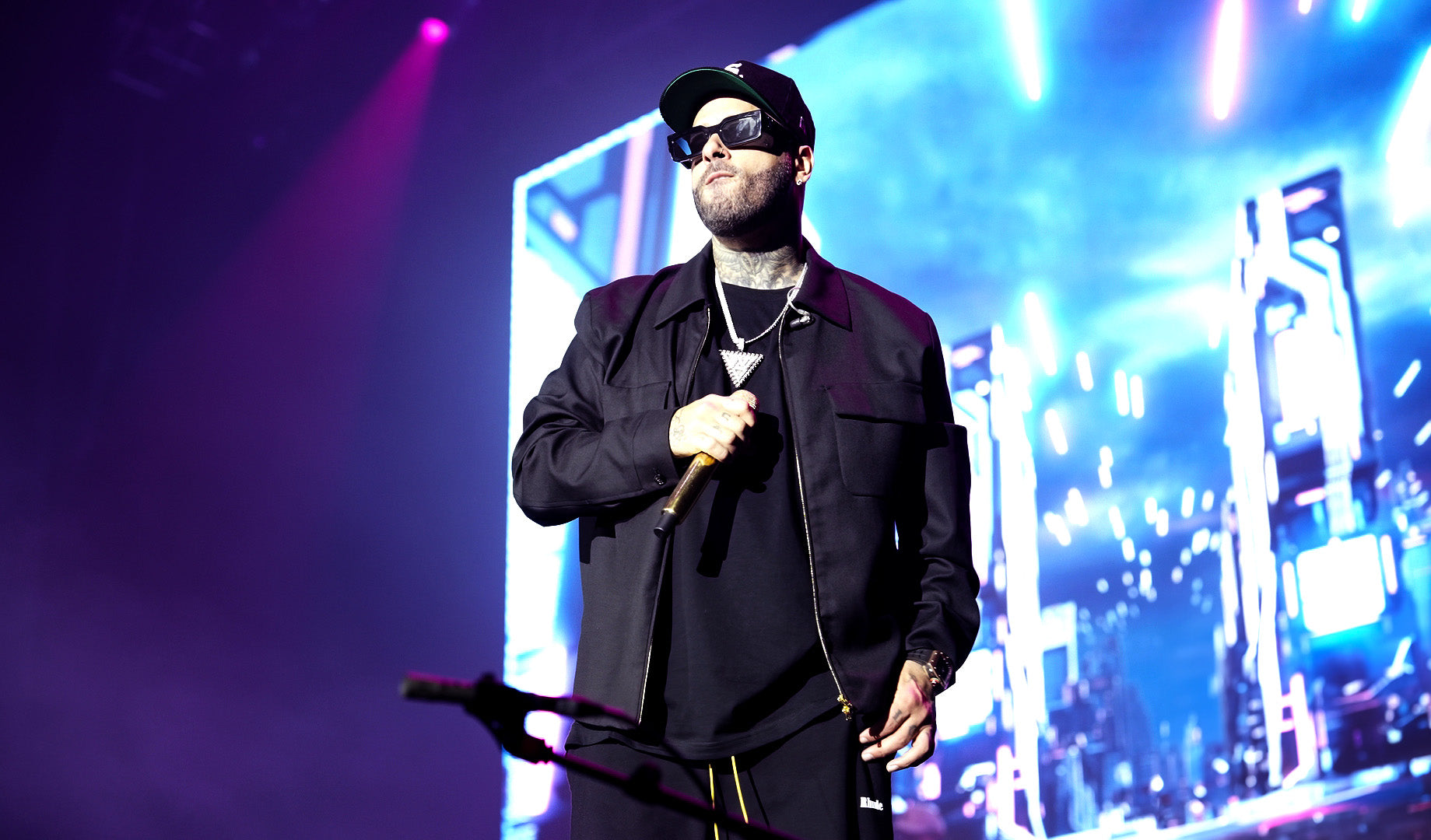 Descubre el estilo de Nicky Jam en joyas únicas y personalizadas.