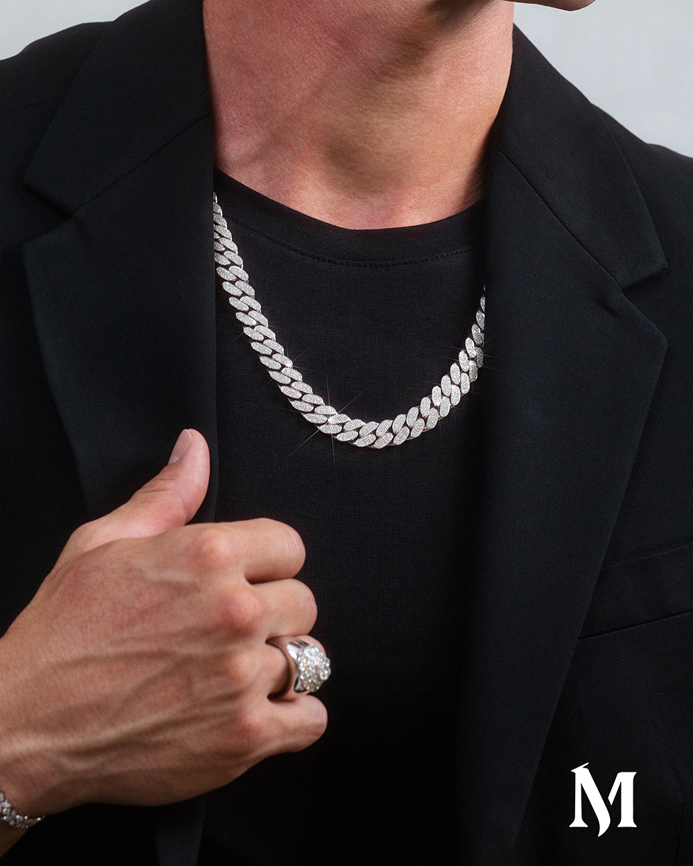 Las cadenas de oro blanco con diamantes de Maestros Joyeros cuentan con una larga tradición y calidad certificada