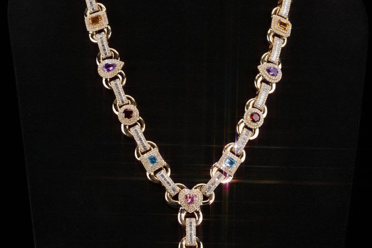  Las cadenas de oro personalizadas Maestros Joyeros elevan cualquier outfit.  