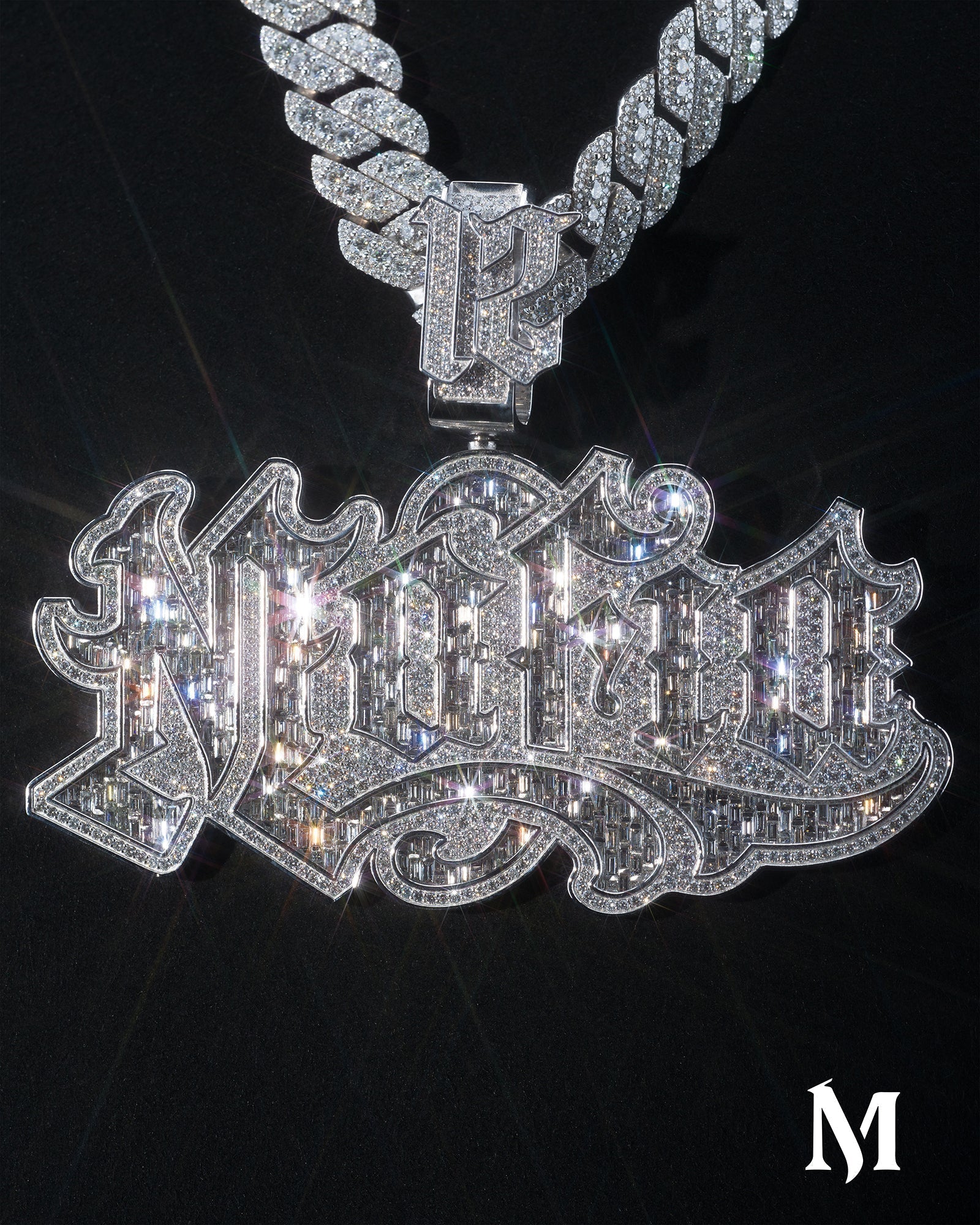 El Alemán se destaca por su estilo tanto arriba como abajo de los escenarios.