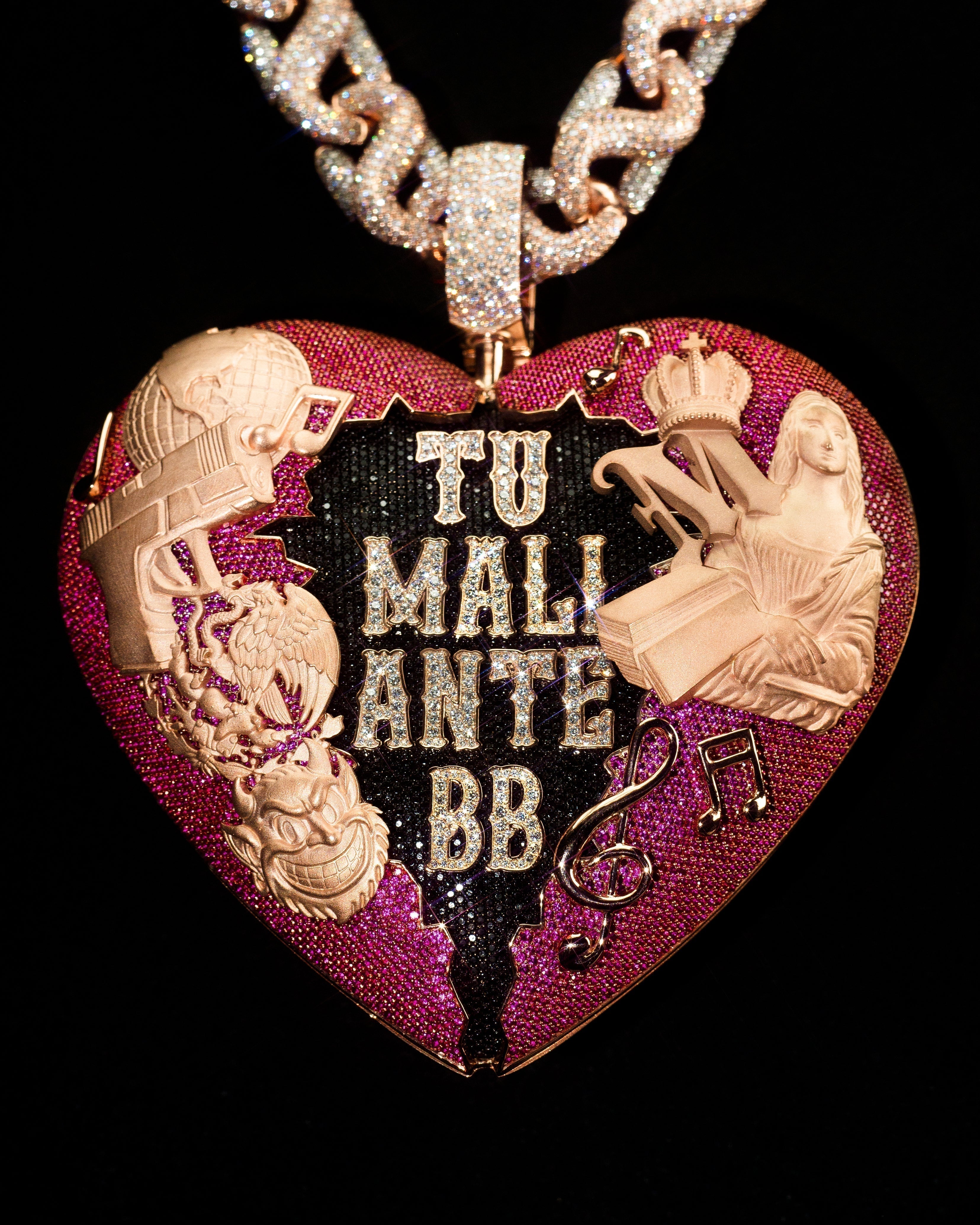 El dije de El Malilla es una pieza muy especial, hecha con el corazón de los Maestros Joyeros.