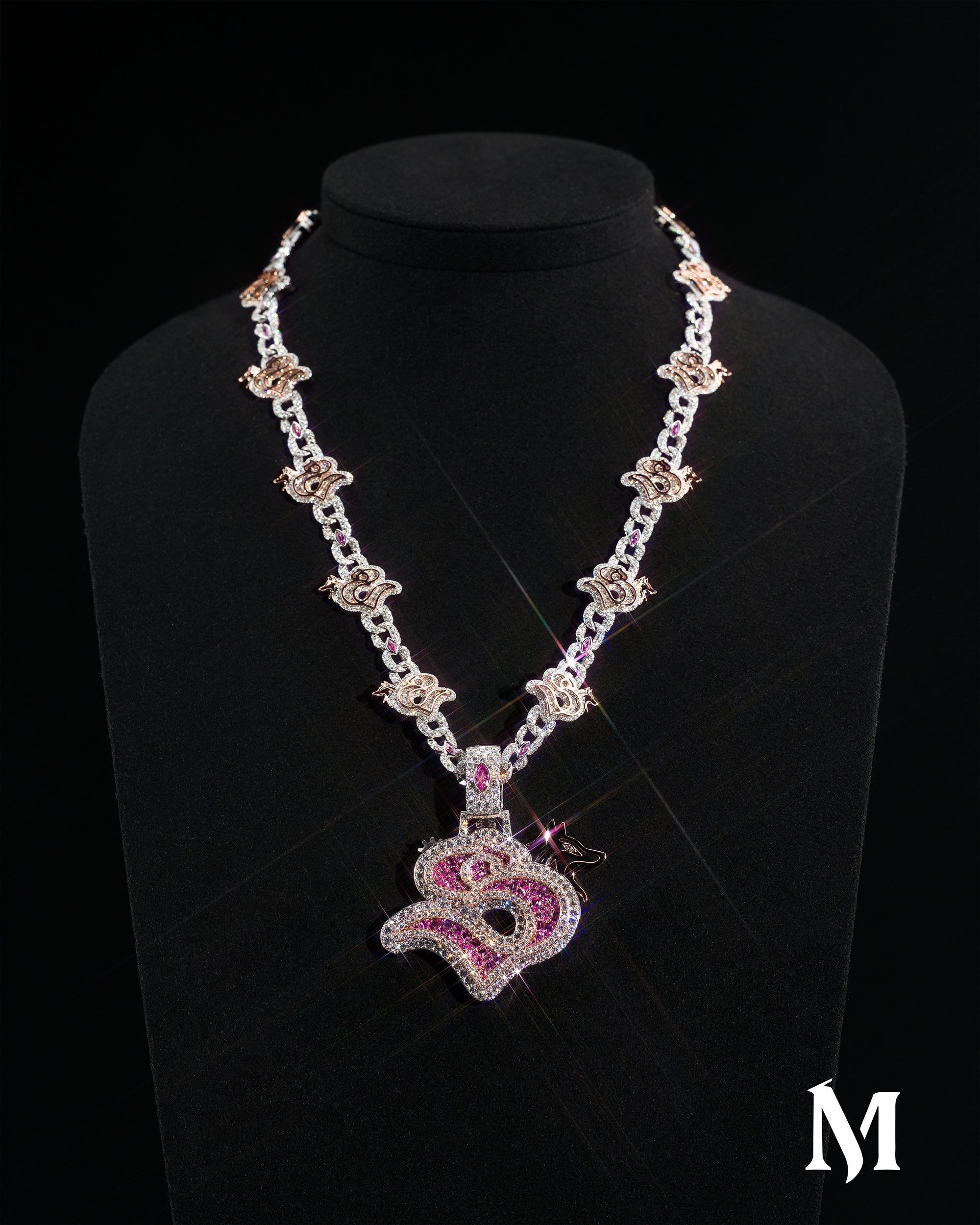 Las joyas de Shakira destacan tanto por su estilo como por su belleza.