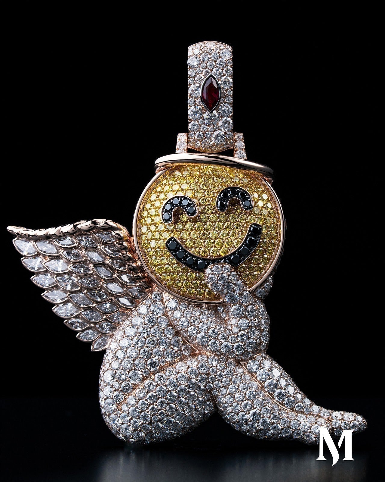 Este dije de oro es único porque refleja la personalidad de Armenta.