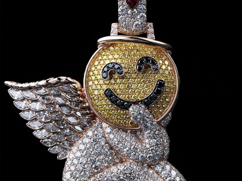 Este dije de oro es único porque refleja la personalidad de Armenta.