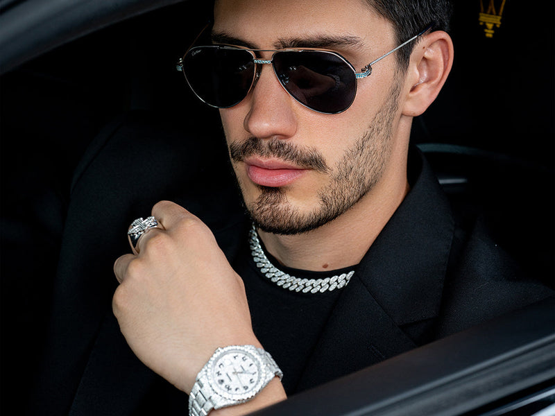 Se trata de una selección de joyería de oro como opciones de obsequios significativos, elegantes y personalizados para el Día del Padre