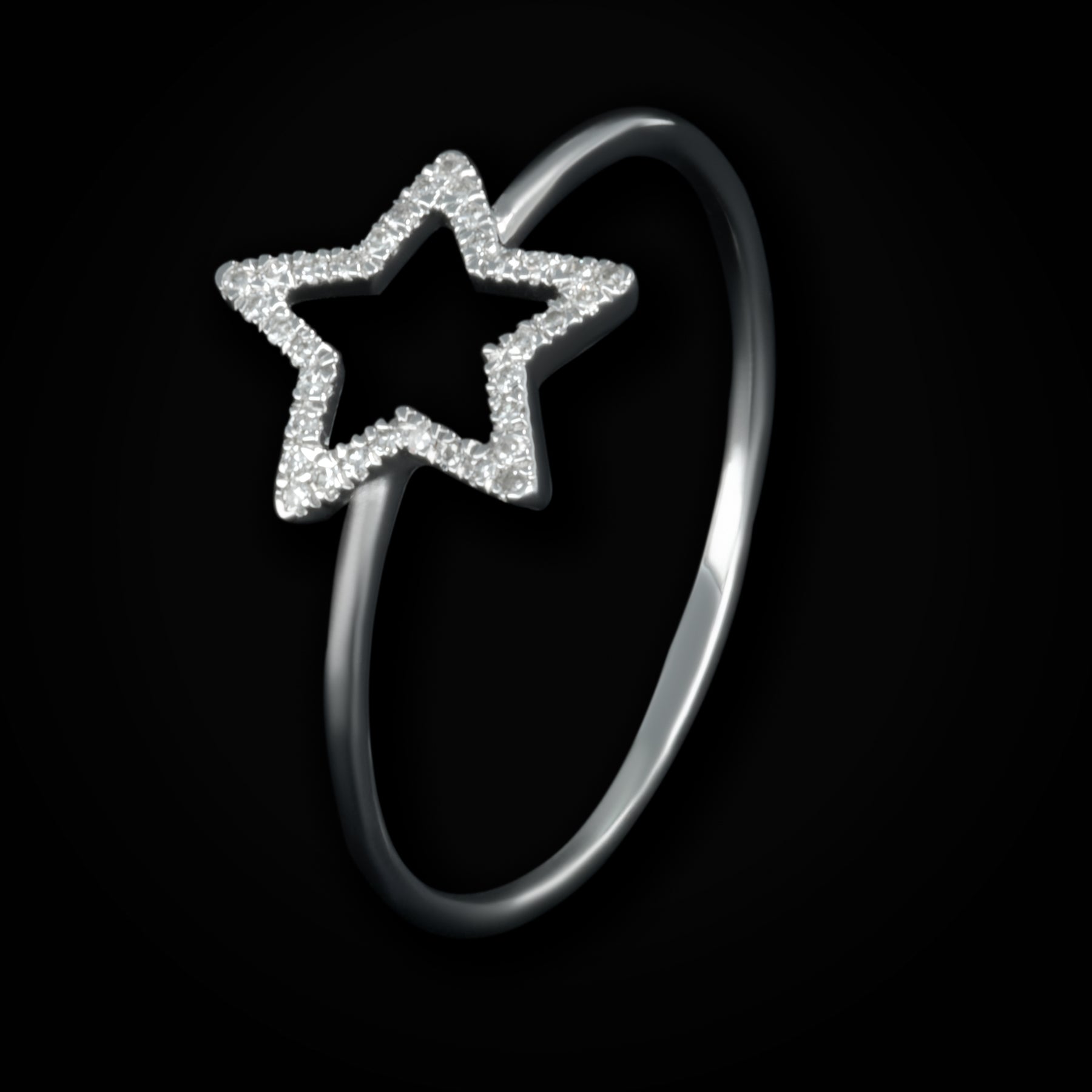 Anillo Liso con Estrella Hueca Full Ice 14k Oro Blanco con Diamantes + Estuche