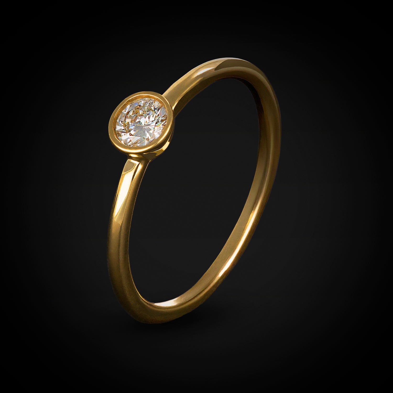 Anillo Liso con Marco Redondo 14k Oro Amarillo con Diamante + Estuche