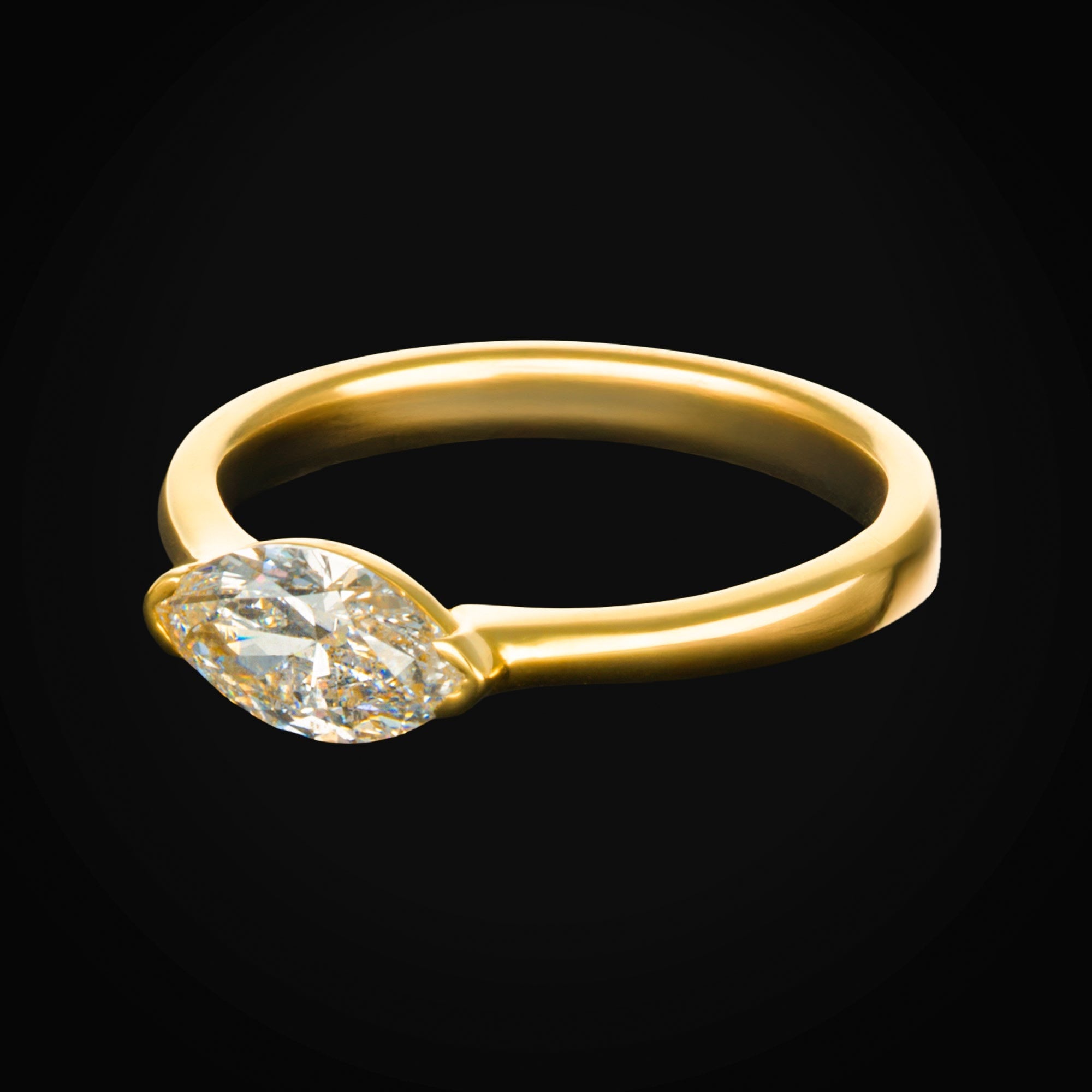 Anillo solitario Marquise Oro Amarillo14k con Diamantes de Mina + Estuche