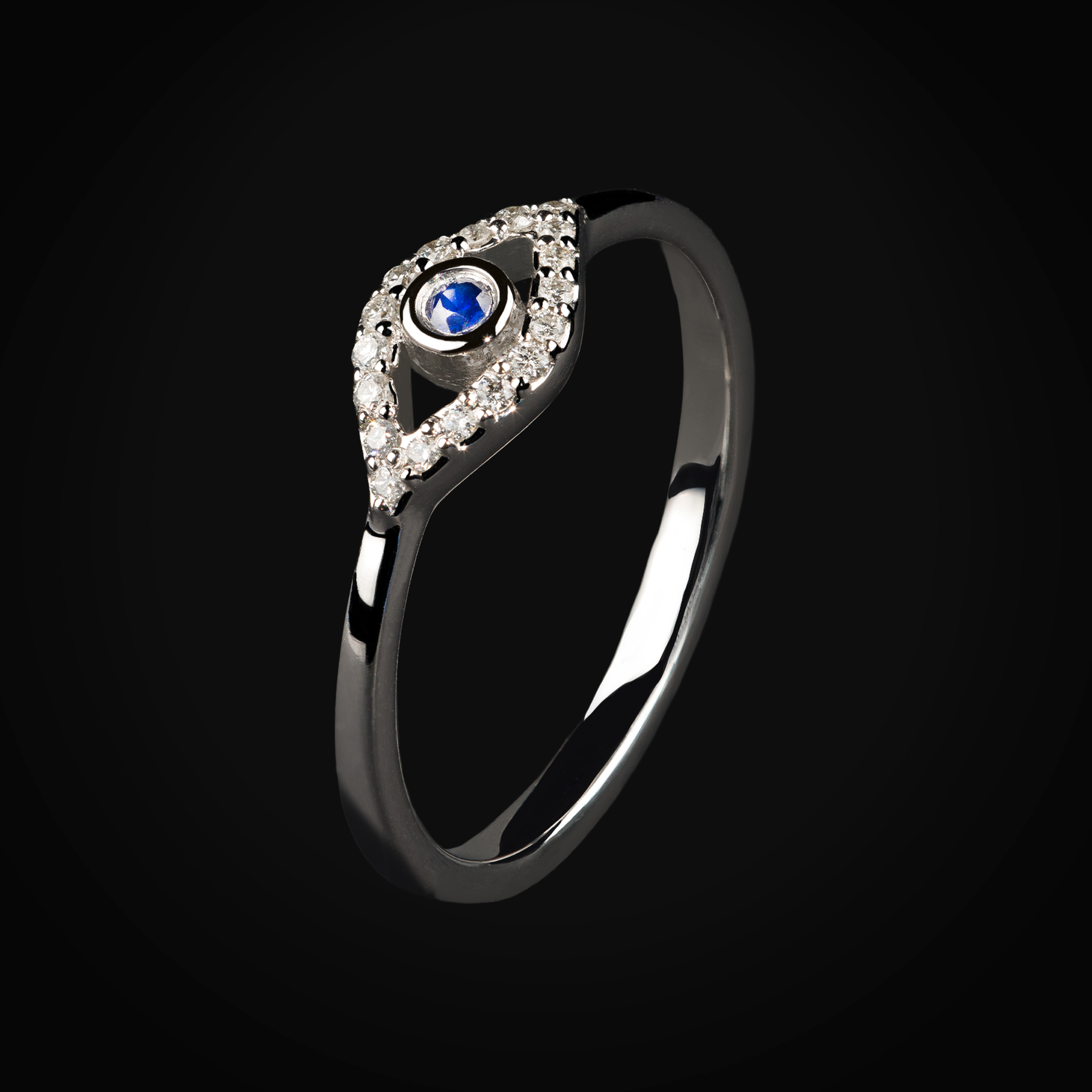 Anillo liso con ojo turco full ice con un zafiro azul central 14k oro blanco con diamantes de mina corte brillante + Estuche