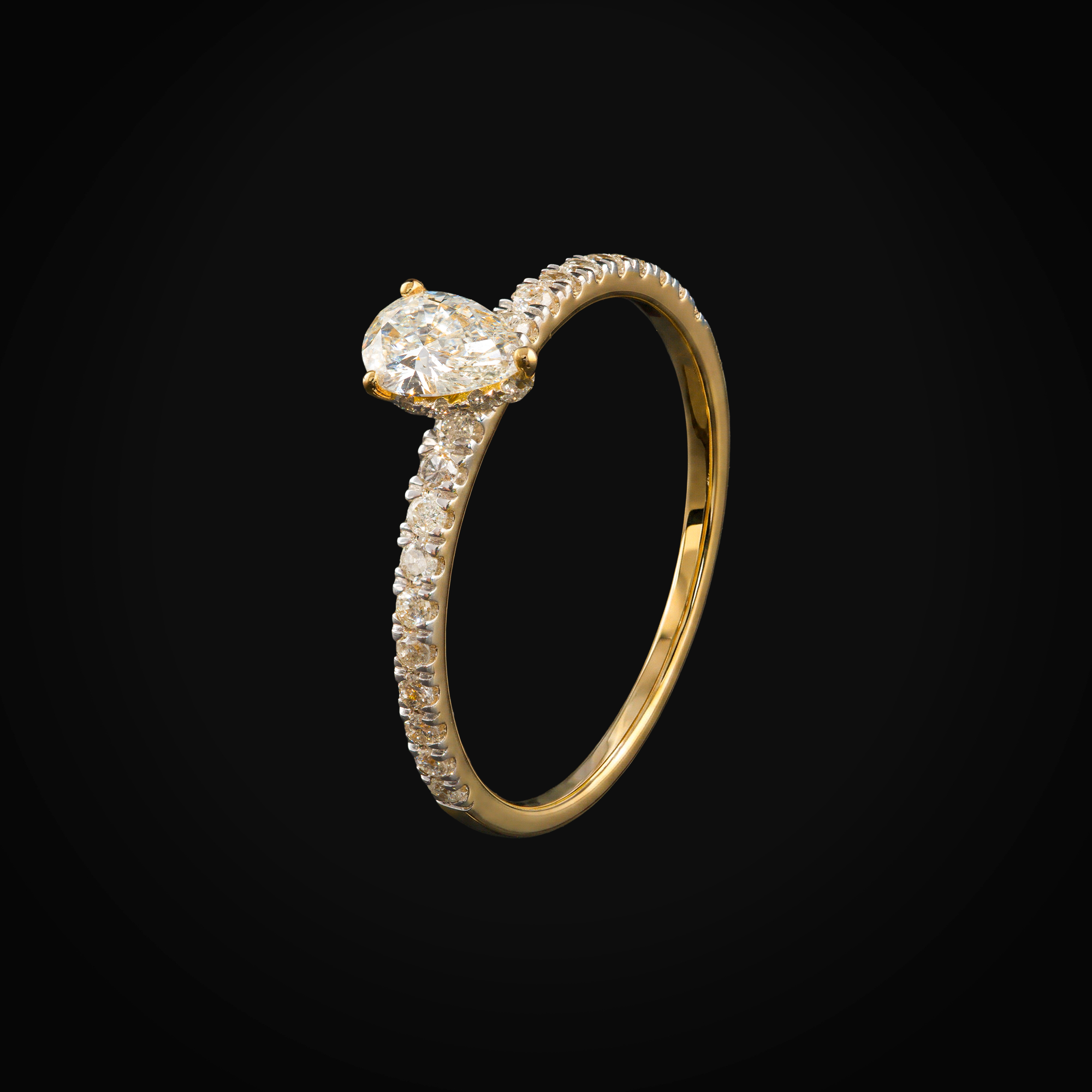 Anillo 14k central corte pera laterales full ice oro amarillo con diamantes de mina corte + Estuche