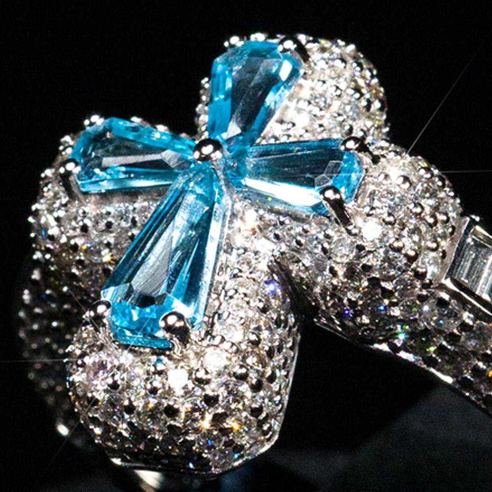 Anillo Cruz Full Ice con 4 Zafiros Azules Claros 14k Oro Blanco
