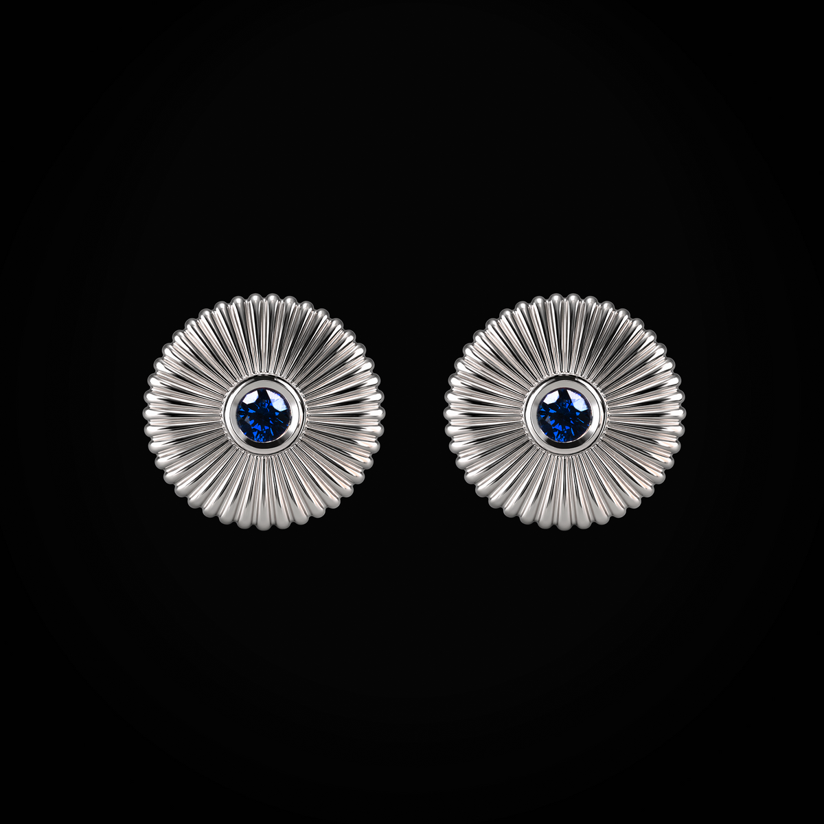Arete flor fabergé circular troquelada zafiros azules centrales oro blanco 18k