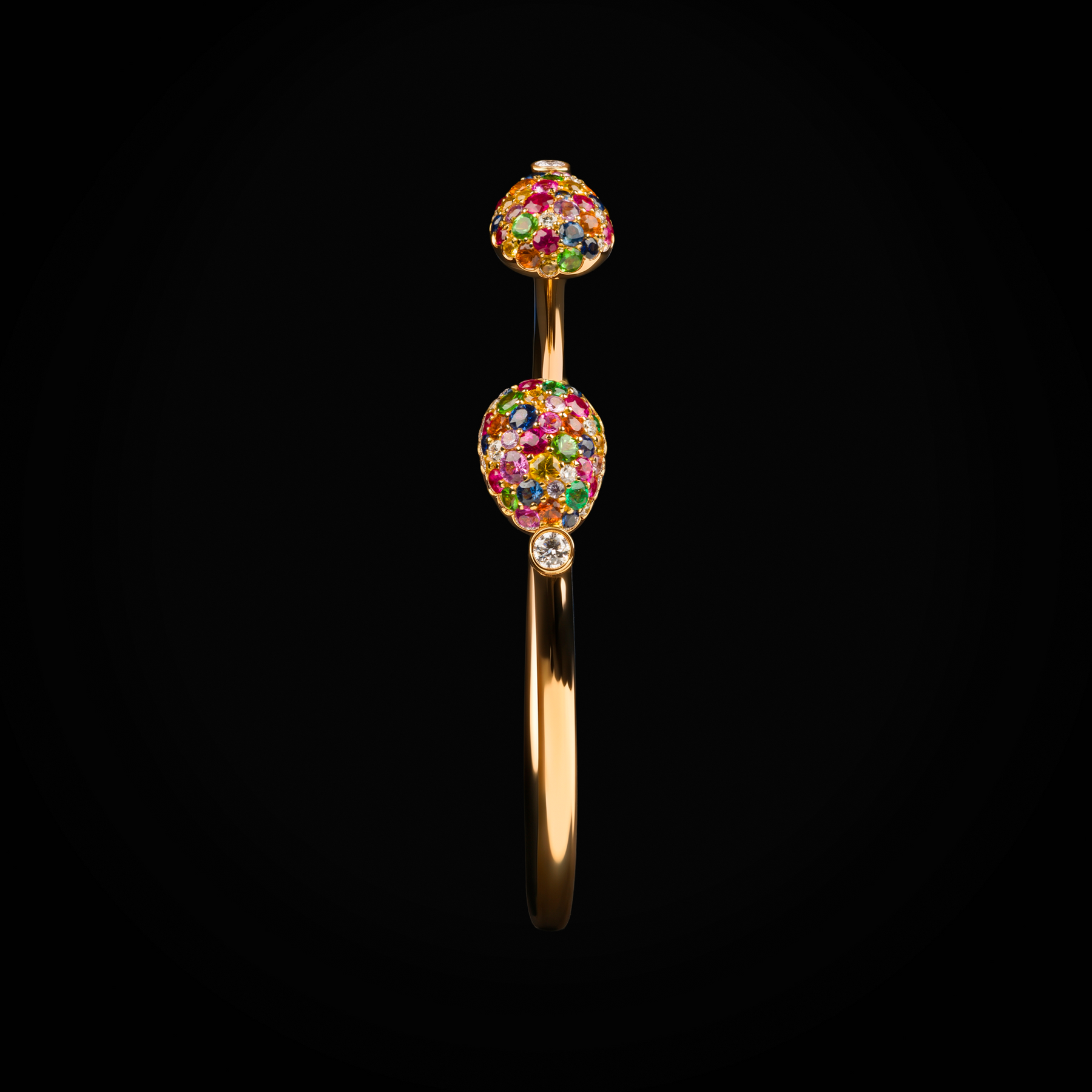 Brazalete 2 huevos fabergé con rubís, esmeraldas & zafiros oro amarillo 18k