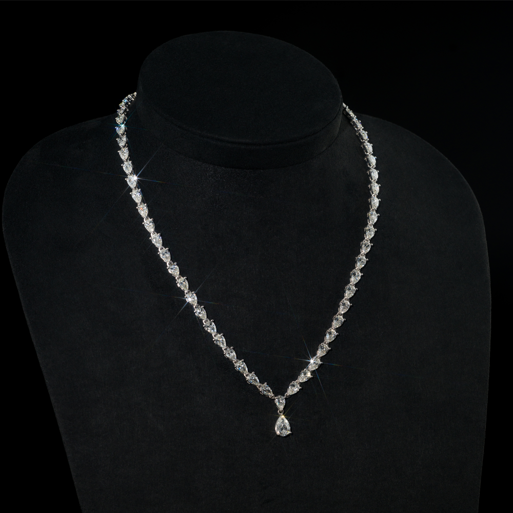 Gargantilla de Diamantes Corte Pera 14K Oro Blanco