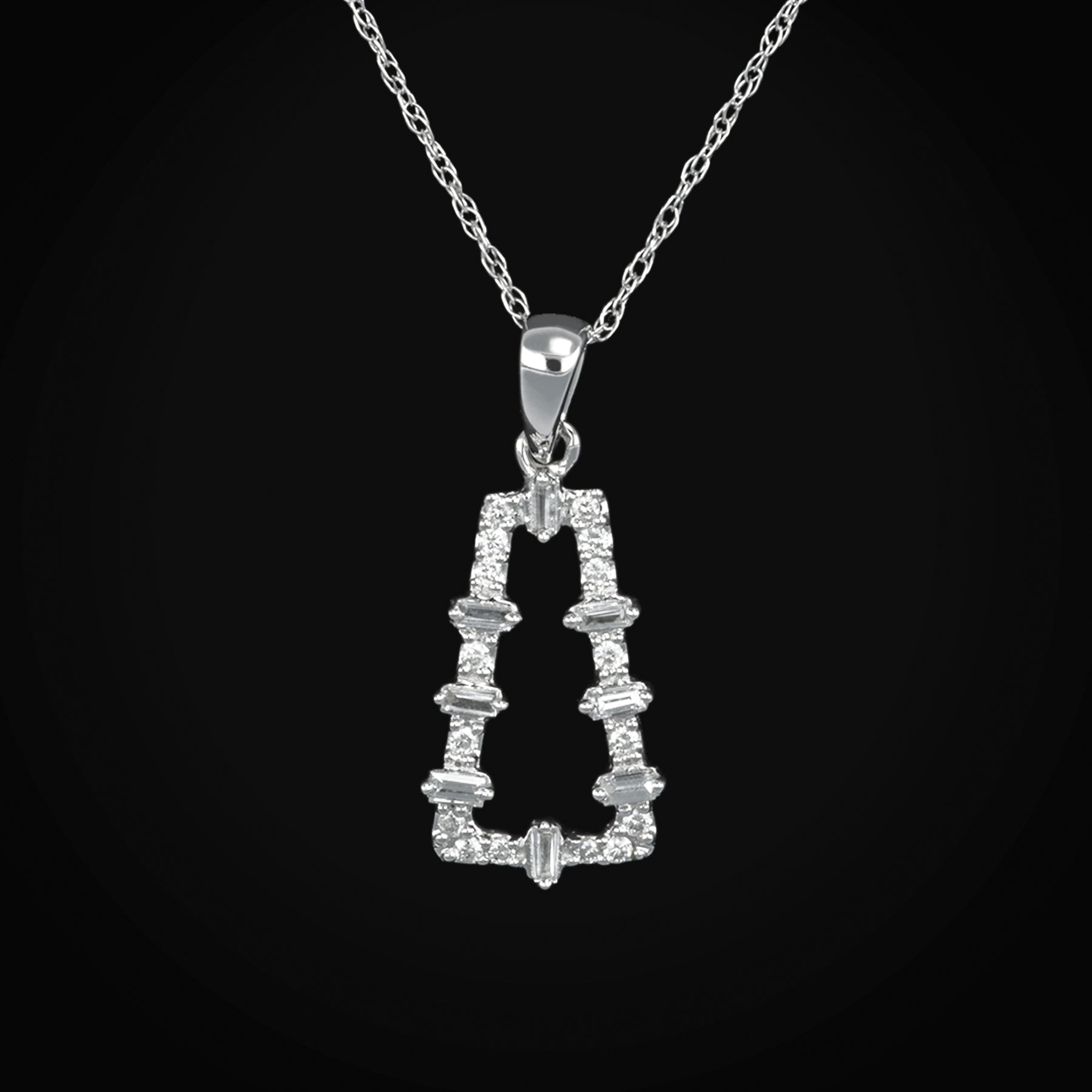 Cadena Triangulo con Diamantes Baguette 14k + Estuche