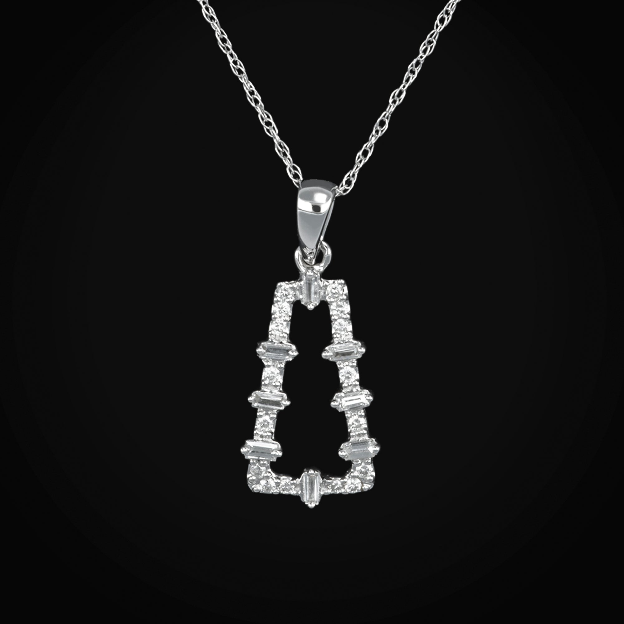 Cadena Triangulo con Diamantes Baguette 14k + Estuche