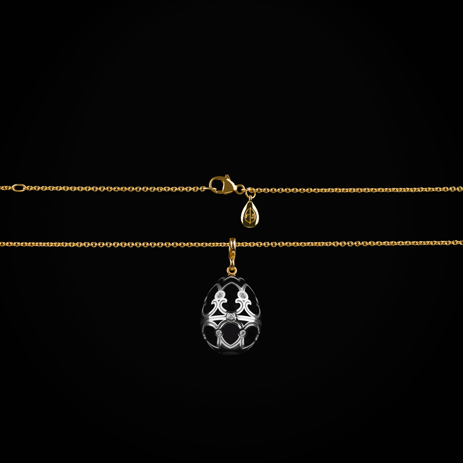 Cadena huevo fabergé esmalte vitreo negro con pingüino central sobre gema agata de oro amarillo y blanco 18k con diamantes de mina corte brillante
