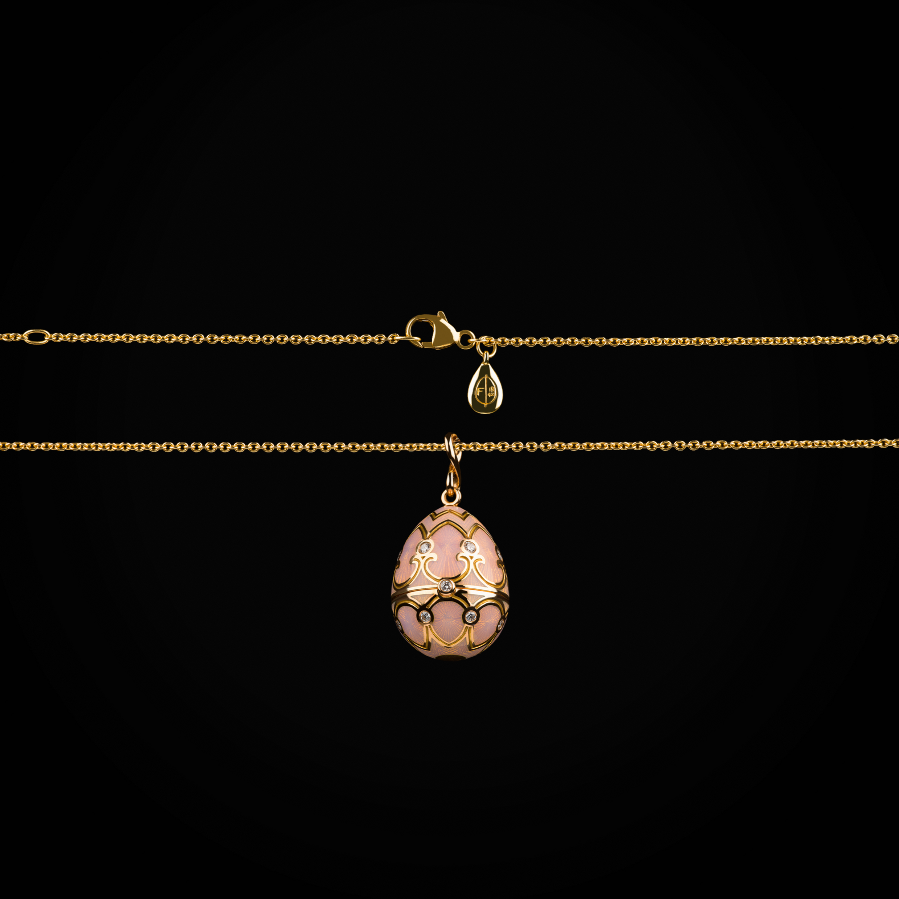 Cadena huevo fabergé esmalte vitreo rosa corazón central esmaltado rojo oro rosa de 18k con diamantes de mina corte brillante