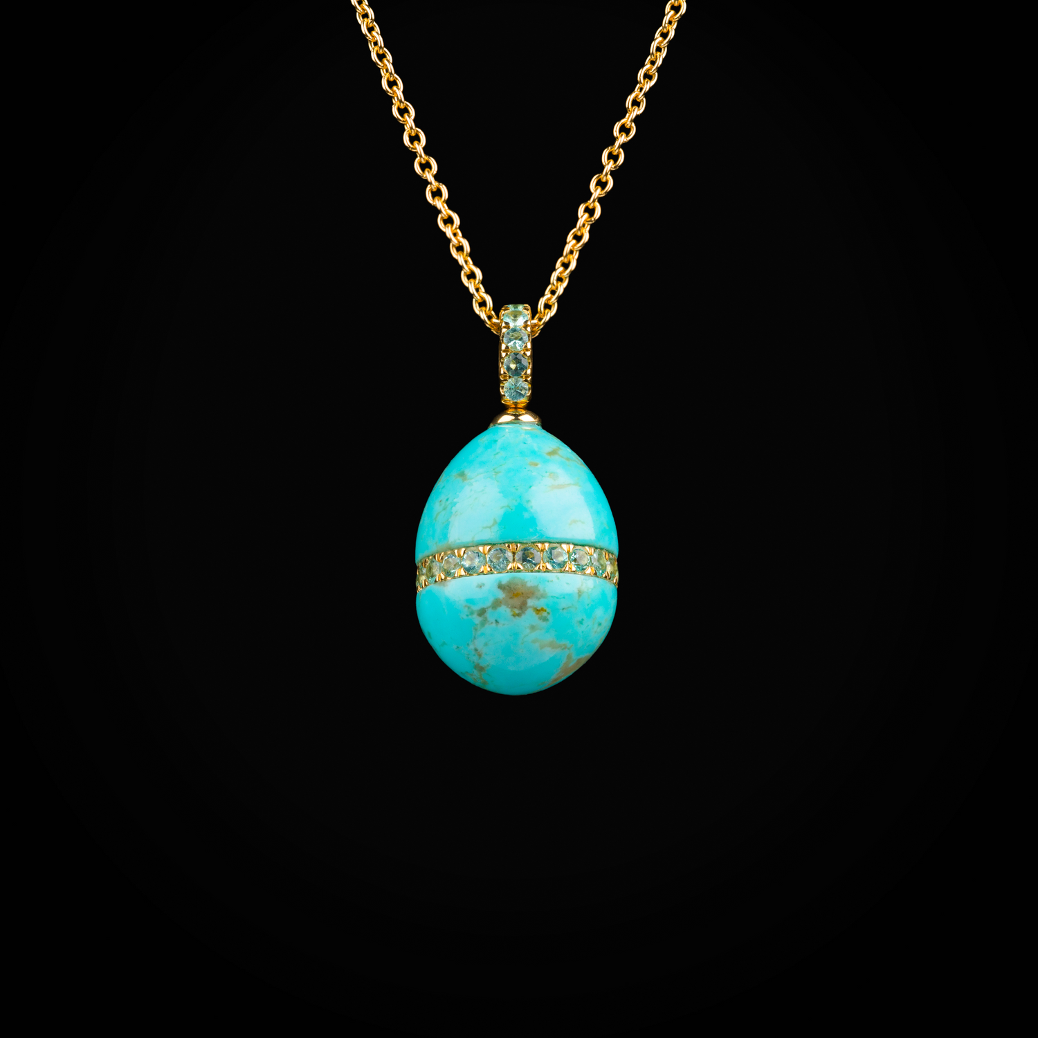 Cadena huevo fabergé troquelado zafiro azul central de oro blanco 18k con diamantes de mina corte brillante