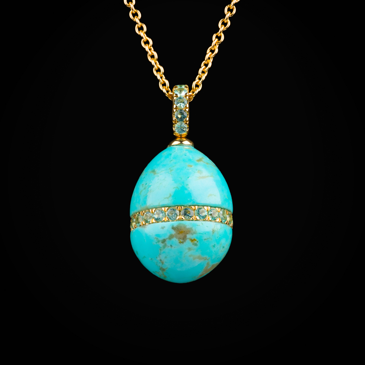 Cadena huevo fabergé troquelado zafiro azul central de oro blanco 18k con diamantes de mina corte brillante