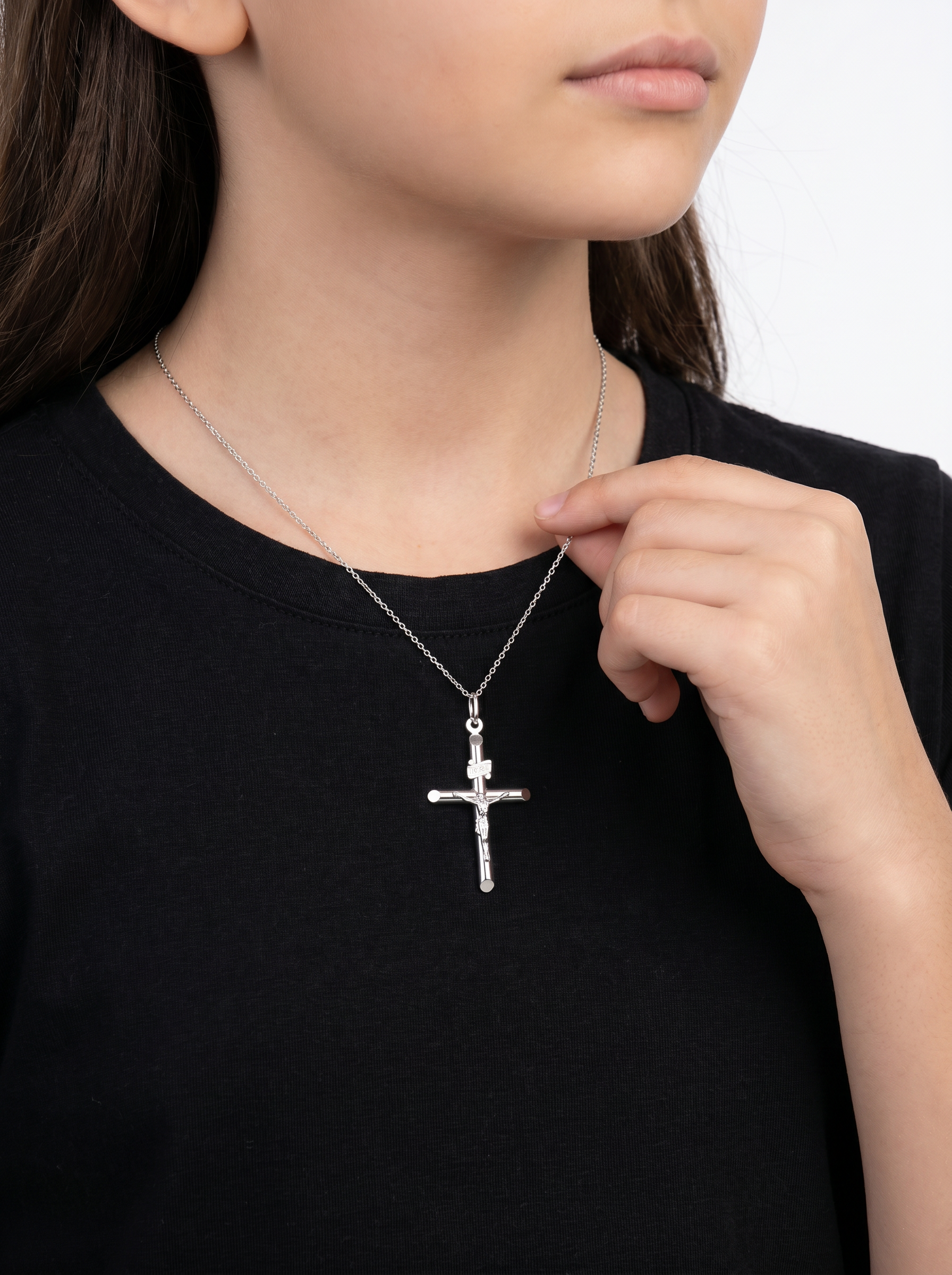 Dije Cruz con Cristo Tubular Oro Blanco 14k + Estuche