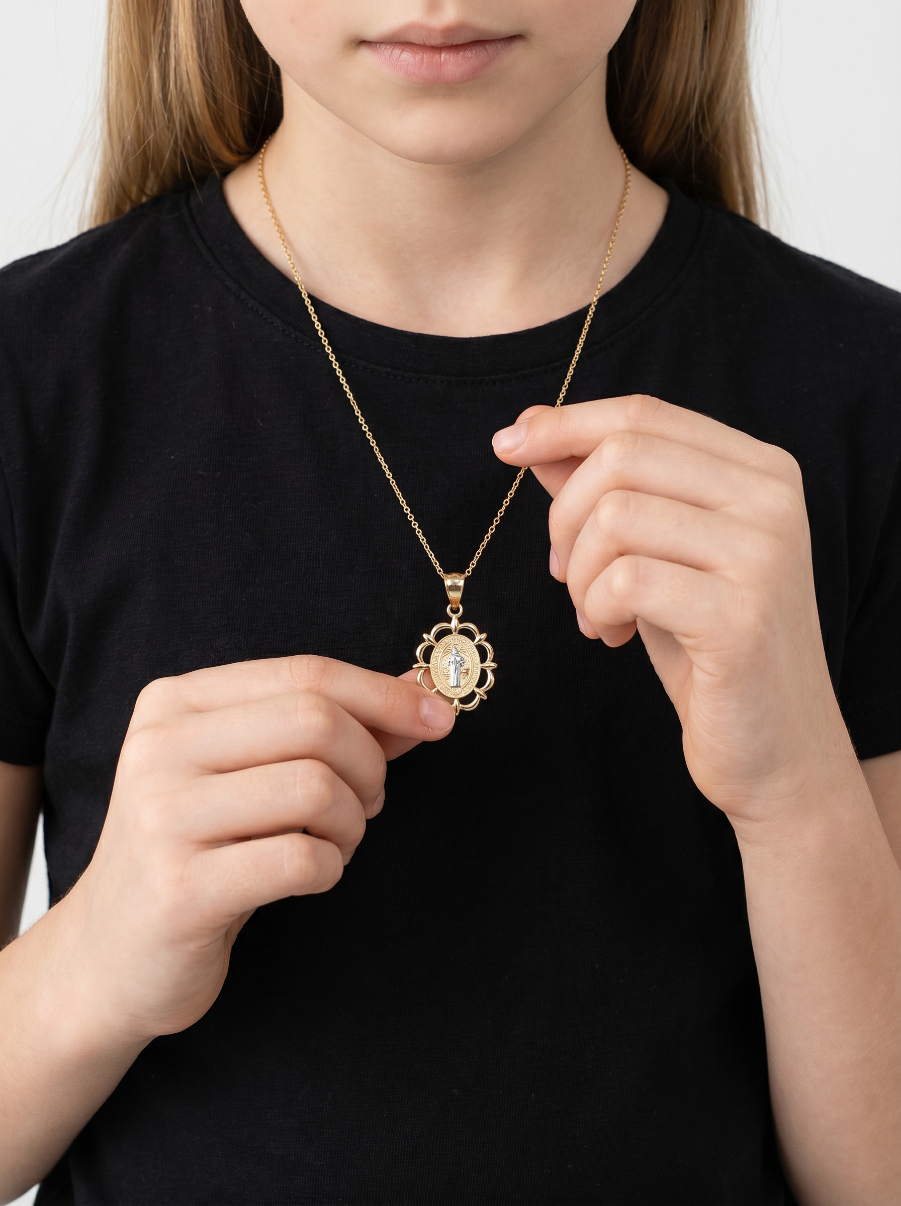 Dije Medalla Trébol, Moneda Oval San Benito Oro Amarillo & Blanco 14k + Estuche