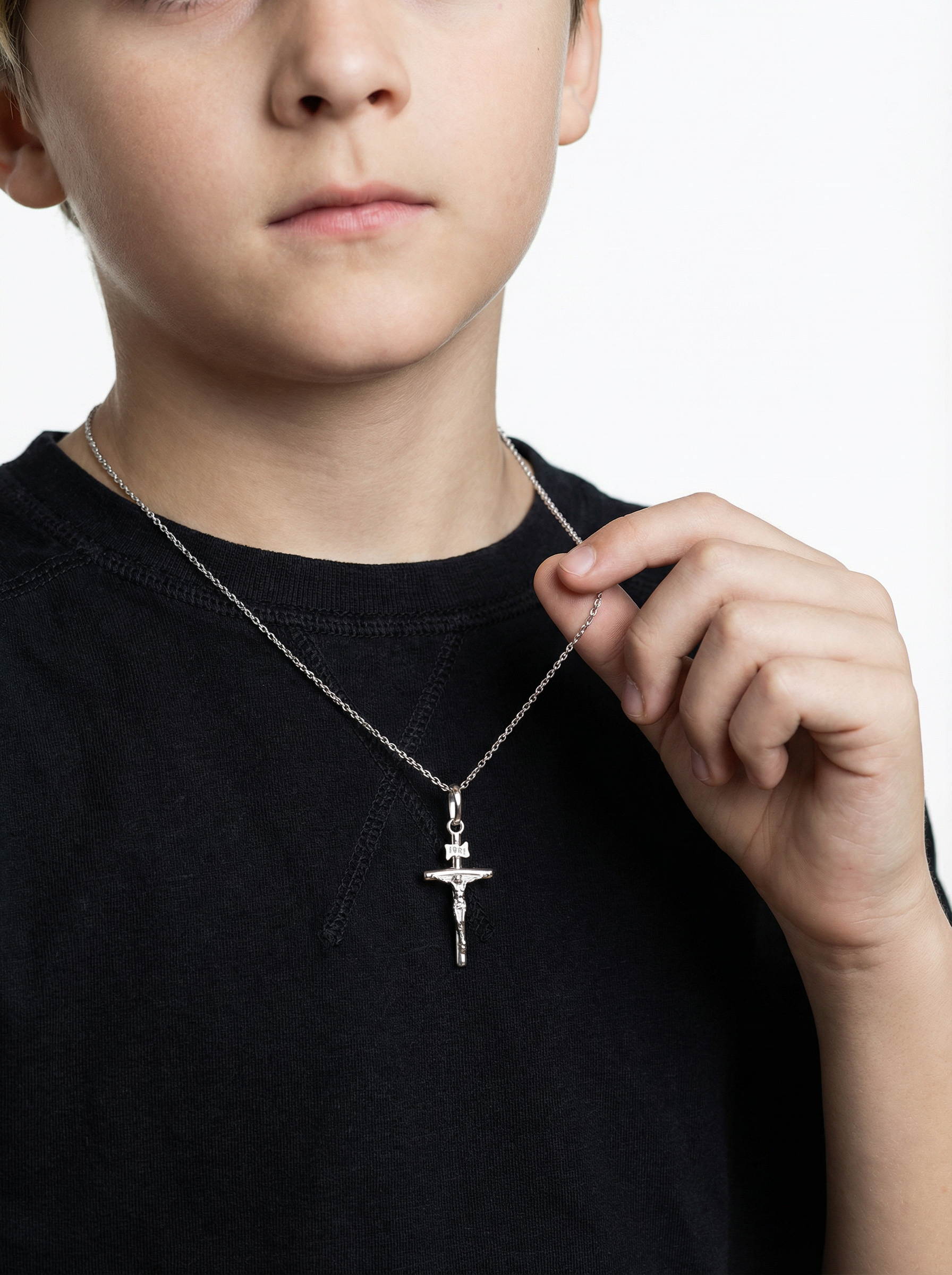 Dije Cruz con Cristo Oro Blanco 14k + Estuche | cruz de oro | Maestros Joyeros