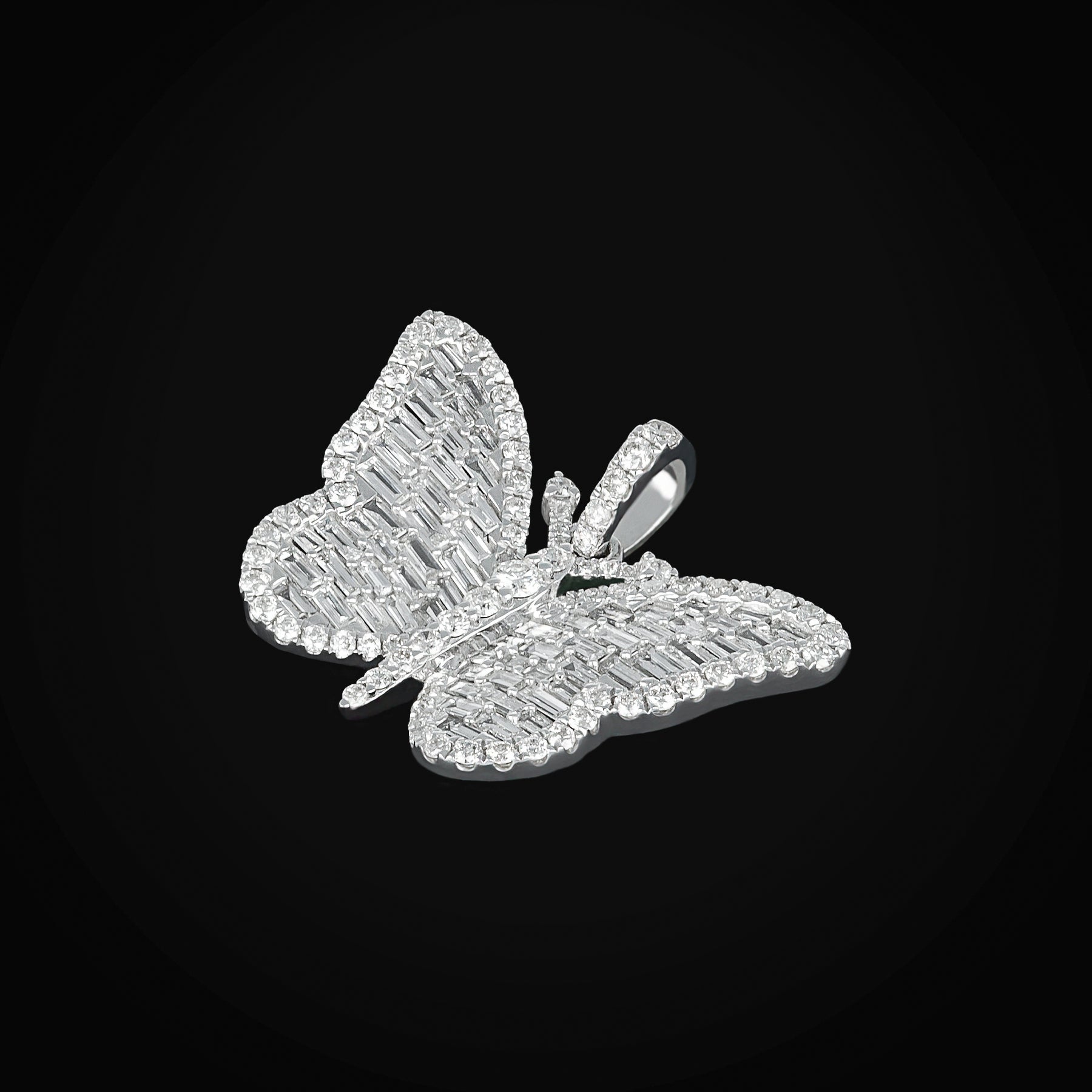 Dije Mariposa Full Ice Oro blanco 14k + Estuche