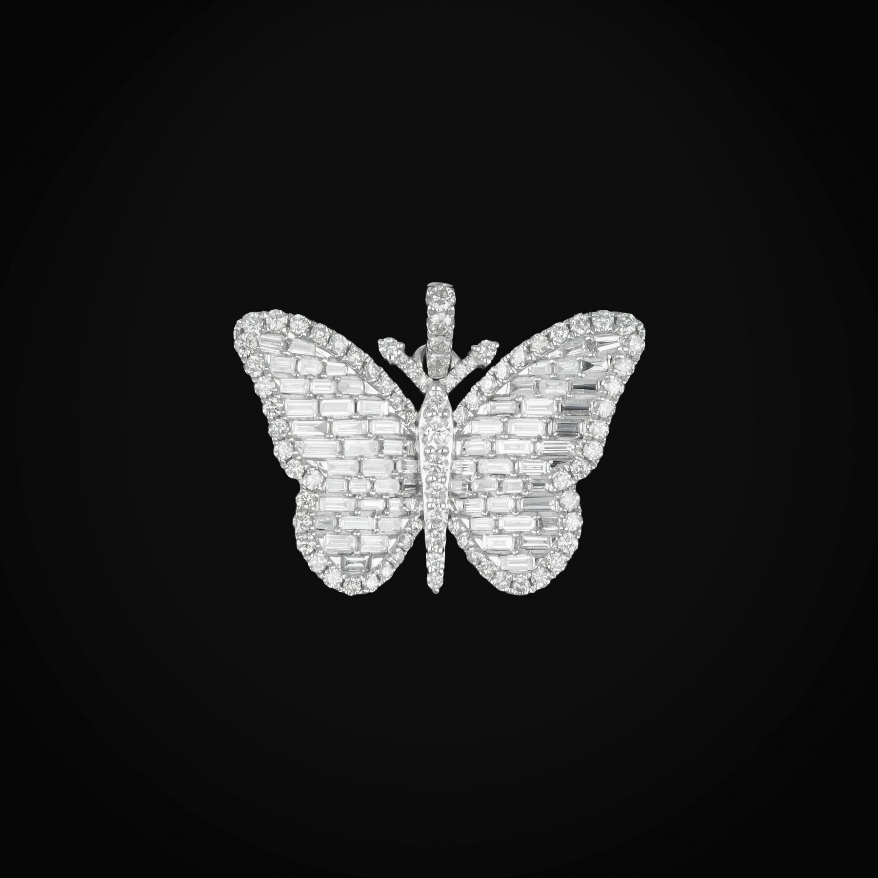 Dije Mariposa Full Ice Oro blanco 14k + Estuche