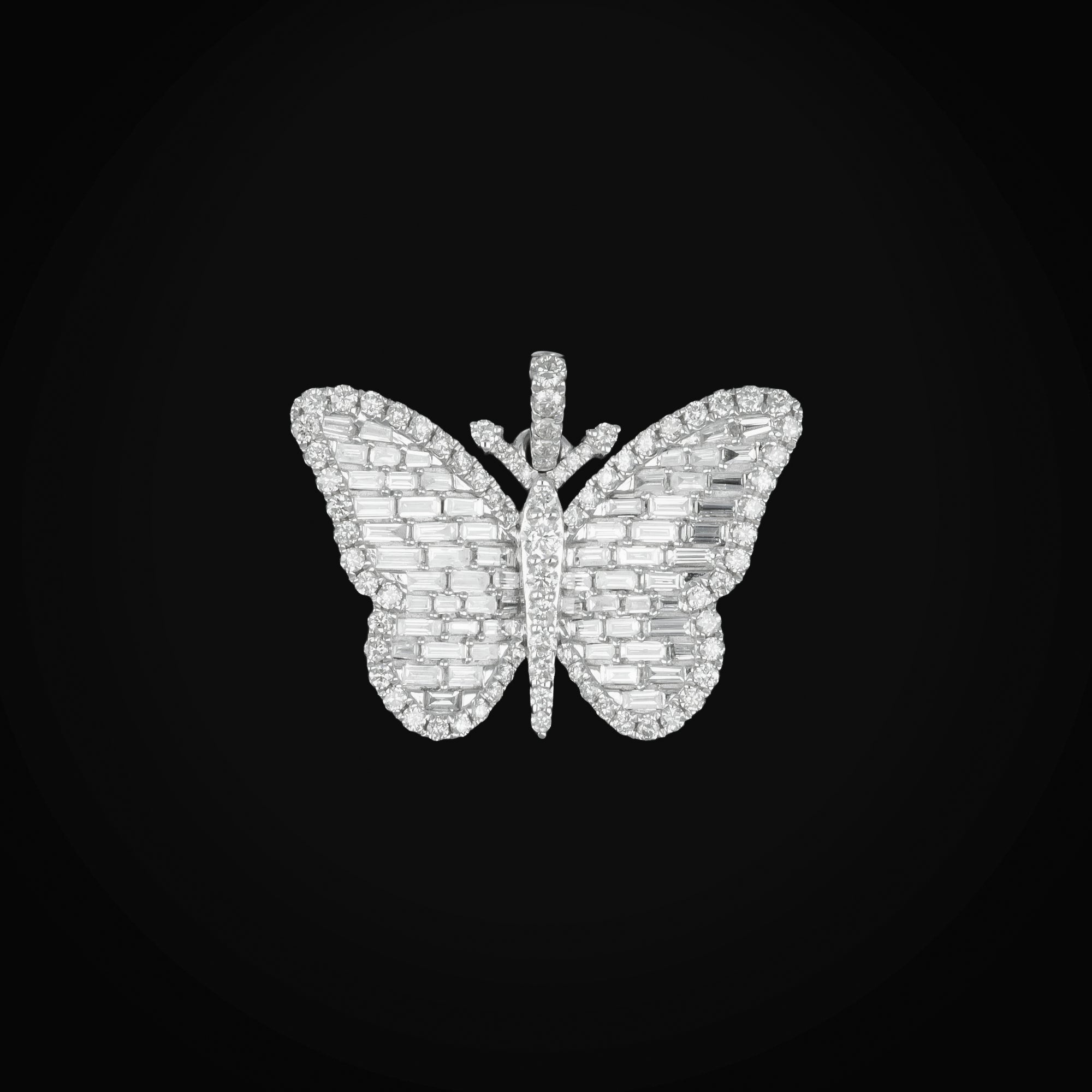 Dije Mariposa Full Ice Oro blanco 14k + Estuche