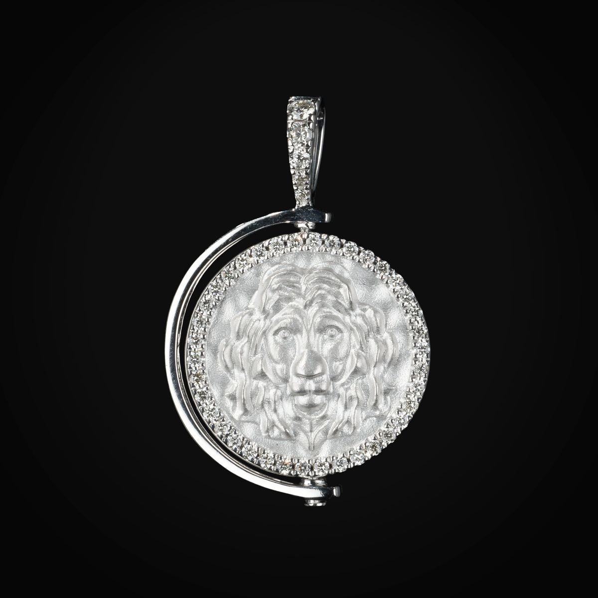 Dije 14k Giratorio constelación Leo, Moonstone Tallada Oro Blanco con Diamantes + Estuche