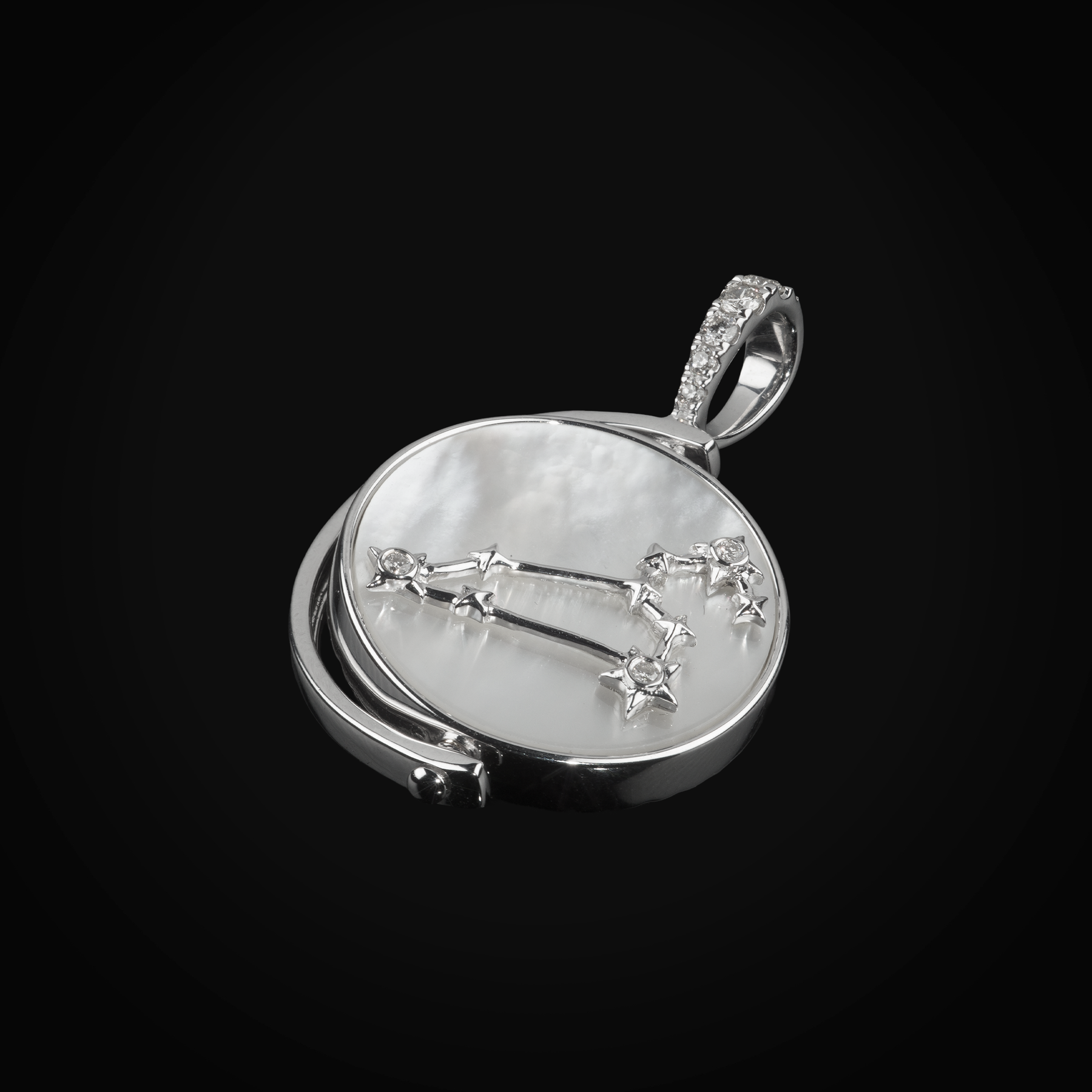 Dije 14k Giratorio constelación Leo, Moonstone Tallada Oro Blanco con Diamantes + Estuche