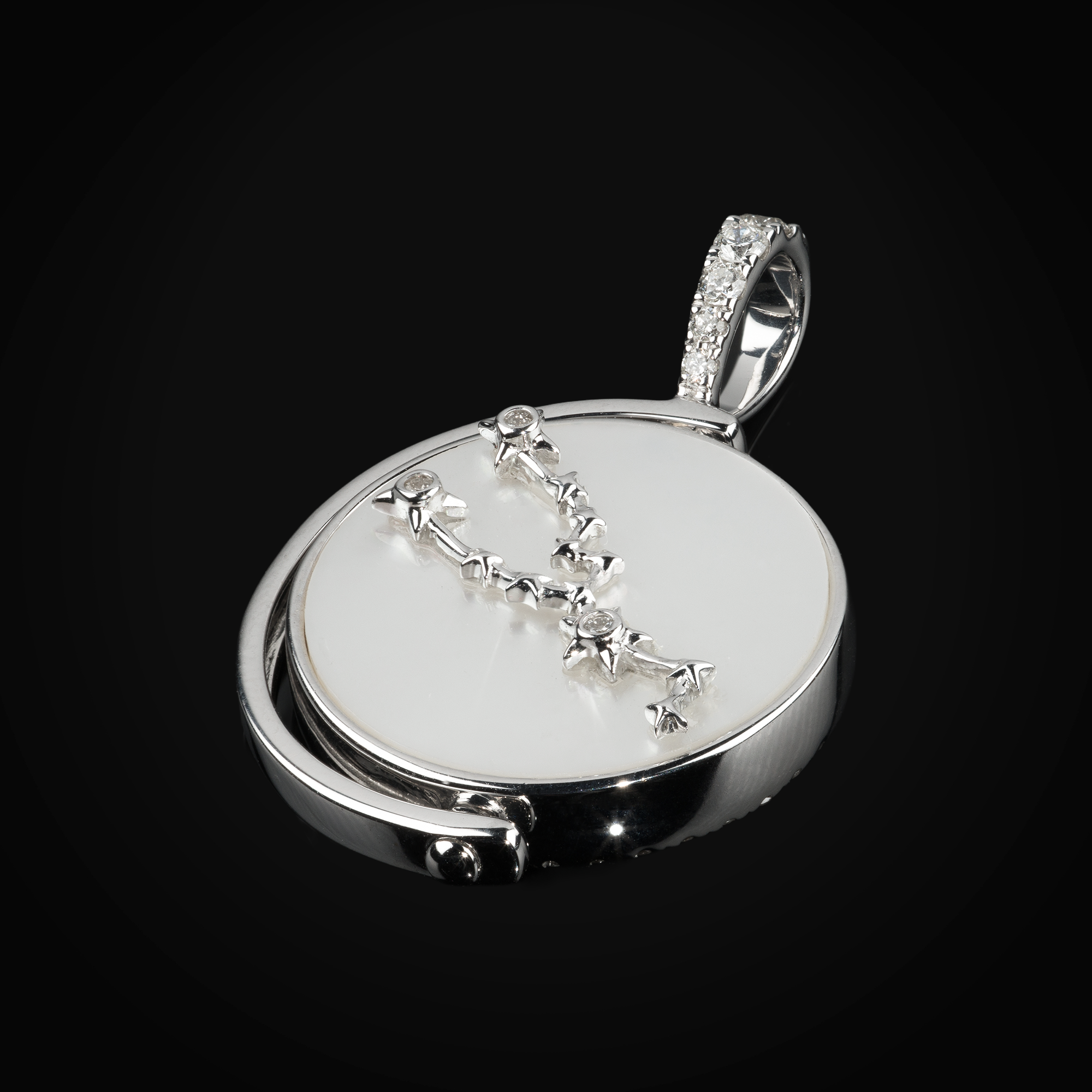 Dije 14k Giratorio Constelación Tauro, Moonstone Tallada Oro Blanco con Diamantes + Estuche