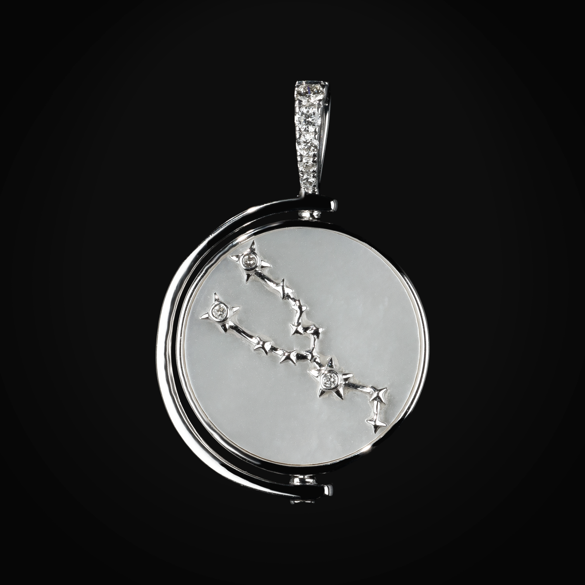 Dije 14k Giratorio Constelación Tauro, Moonstone Tallada Oro Blanco con Diamantes + Estuche