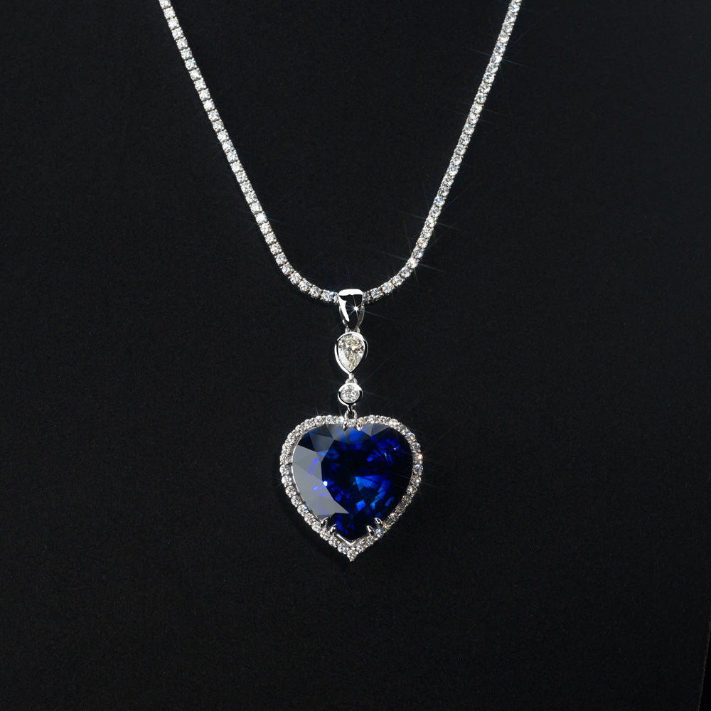 Dije Corazón con Zafiro Azul Central Corte Corazón 14k Oro (No incluye cadena)