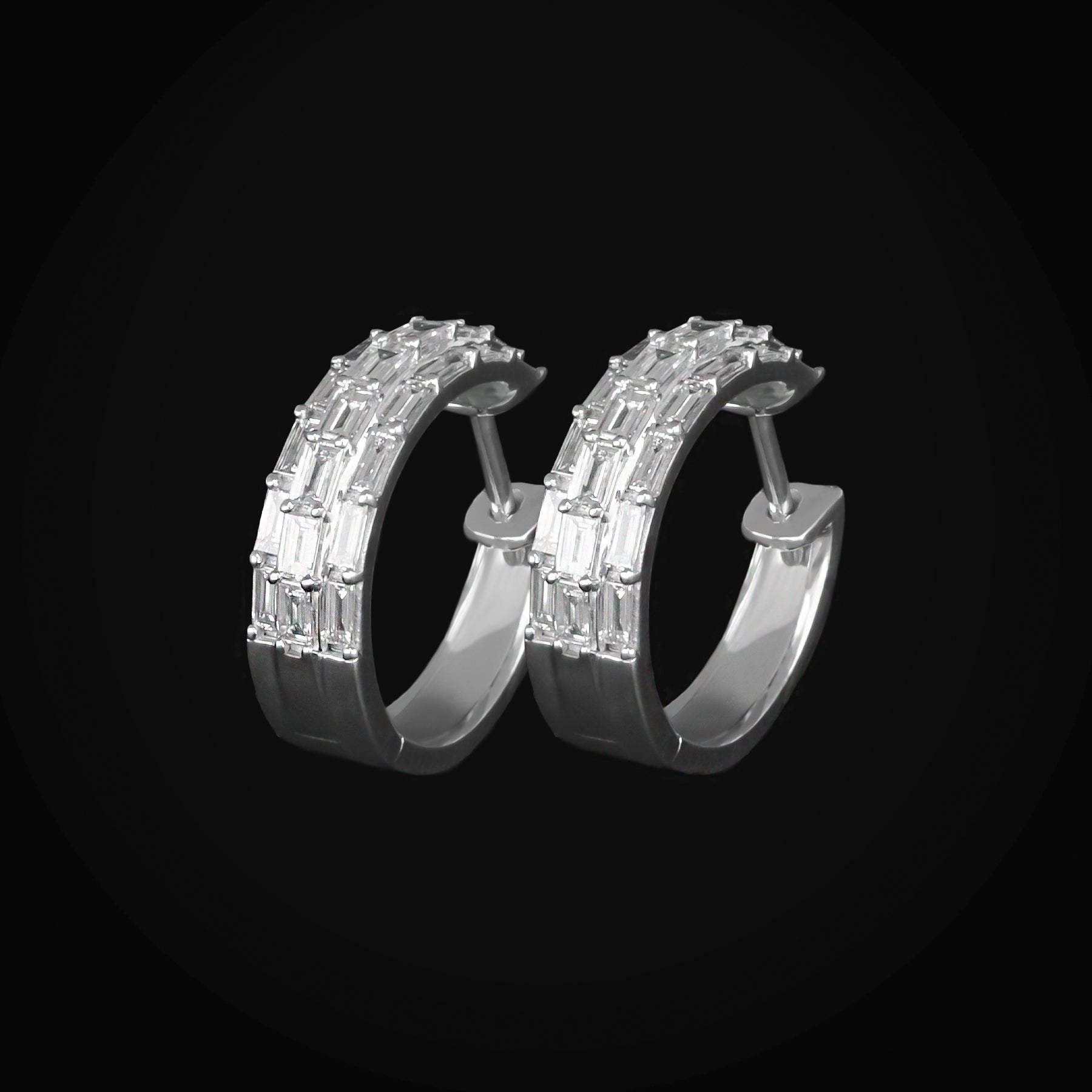 Huggie 3 Secciones Full Ice Oro Blanco 14k + Estuche