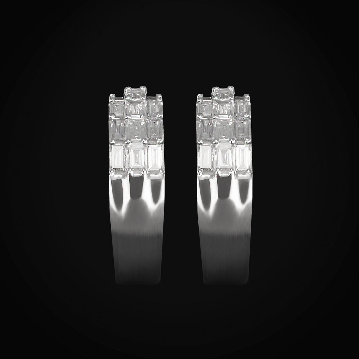 Huggie 3 Secciones Full Ice Oro Blanco 14k + Estuche