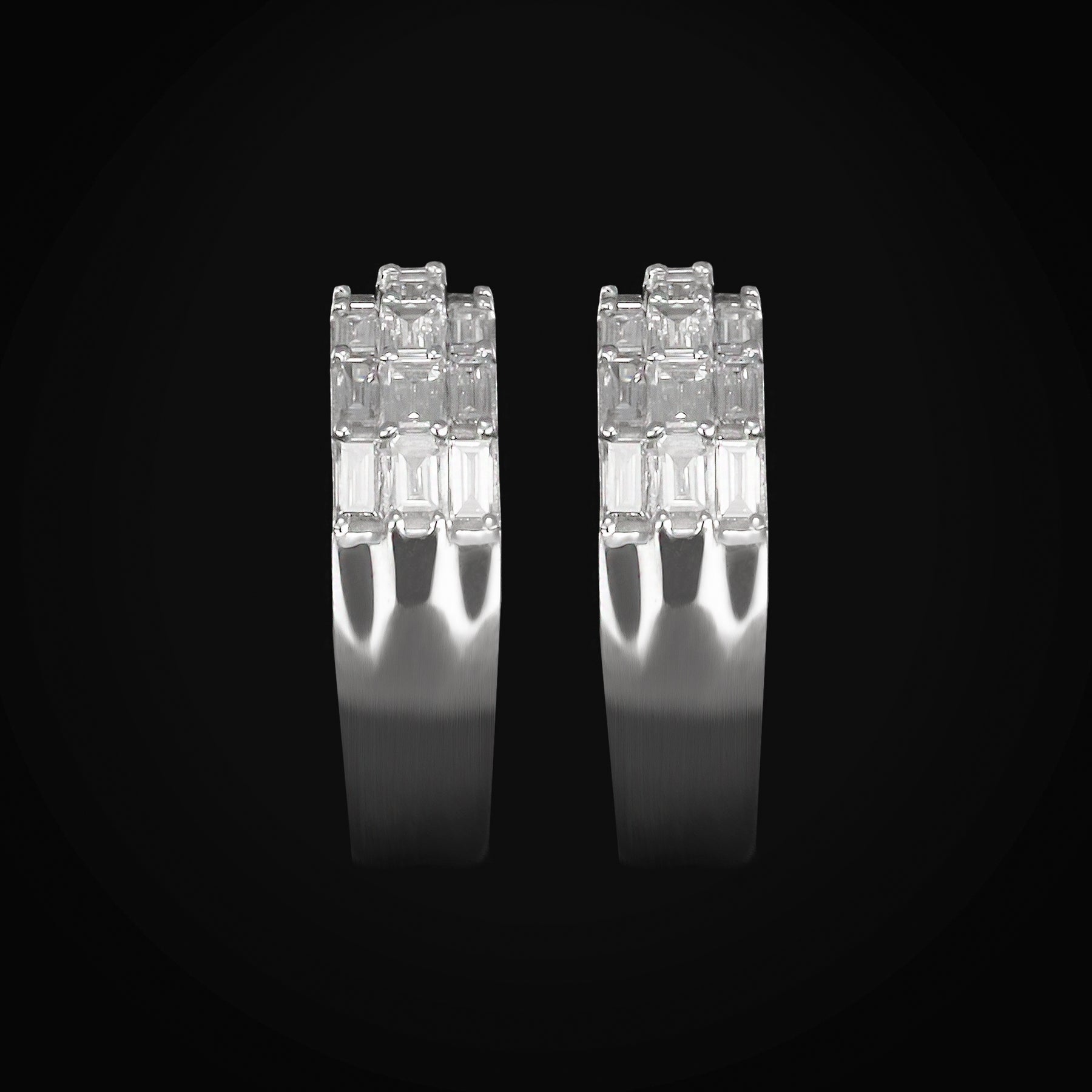 Huggie 3 Secciones Full Ice Oro Blanco 14k + Estuche